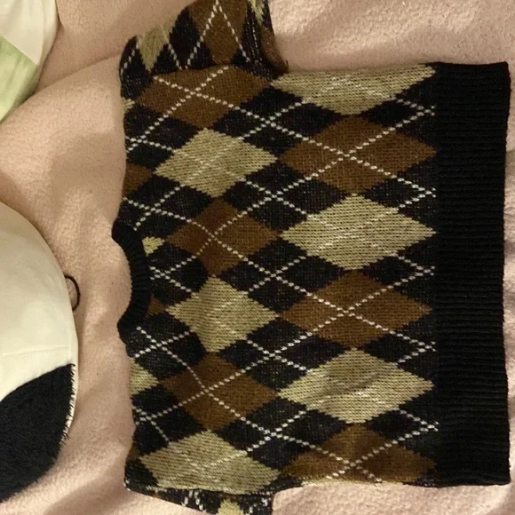 Like new, Argyle sweater Forever 21. SMALL - Picture 3 of 4